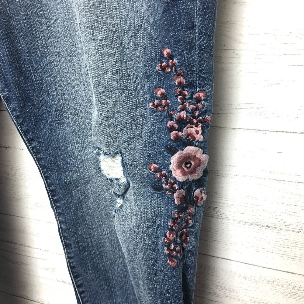 Torrid Women's Skinny Jeans Floral Embroidery Distressed Stretch size 22R - Picture 3 of 10